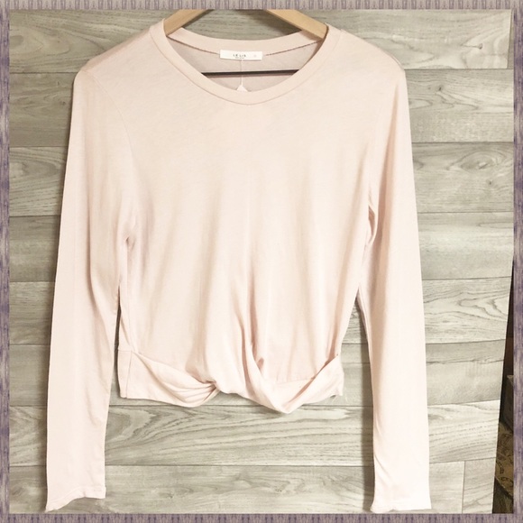 NEW! FRONT TWIST TOP IN SMALL, MEDIUM AND LARGE - Picture 3 of 4